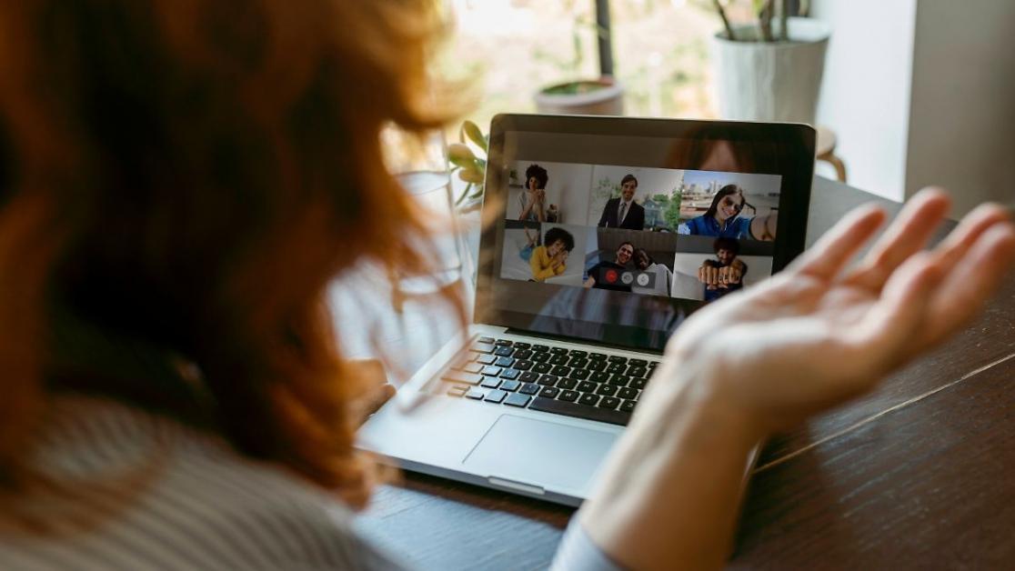 Studerende i online undervisning